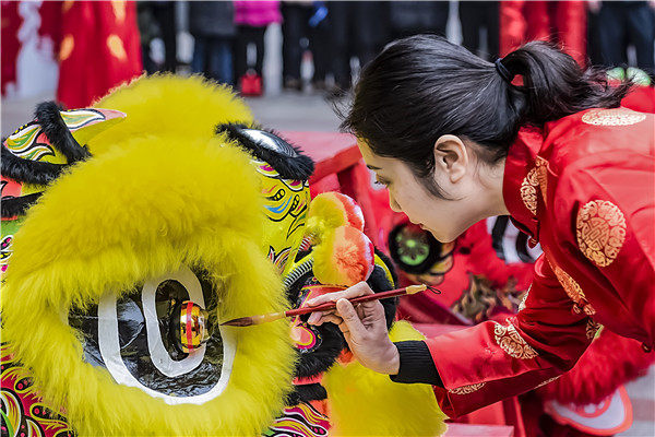 舞獅點睛